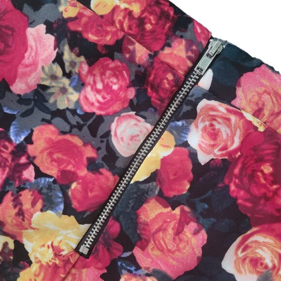 Floral Casual Women's Mini Skirt Roses - Picture 3 of 6